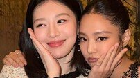 제니, 고윤정과 초밀착 투샷…예쁜 애 옆에 예쁜 애 [DA★]