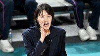 [SD 인천 인터뷰] 봄배구 진출 확정에도 웃지 않은 요시하라 흥국생명 감독, “기복 줄여야 산다”