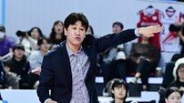‘우승하는 법을 아는 사령탑’ 김종민 감독이 일궈낸 한국도로공사의 8시즌만의 정규리그 1위…팀 향한 정확한 진단과 선수 기용이 빛을 발했다!