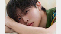 베리베리 강민, 첫 솔로 ‘프리 폴링’ 베일 벗었다…나른+청초 비주얼