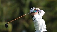 임진영, 데뷔 동기 이예원 통산 10승 저지하며 감격 생애 첫 승…KLPGA 개막전 우승