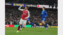 EPL 최연소 득점 기록 갈아치운 다우먼(아스널)을 향한 레전드들의 찬사…“배짱과 재능 모두 갖췄네!”