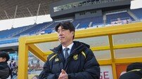 [SD 김천 인터뷰] ‘19세 센터백 2명 기용’ 이정규 광주 감독…“나이가 아닌 실력봤다…최고참 주세종은 최전방 공격수 겸 오른쪽 윙백으로 나선다”