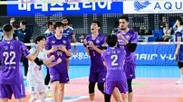 우리카드, 2년 만의 봄배구 진출…‘29득점 합작’ 아라우조-김지한 콤비 앞세워 삼성화재 셧아웃