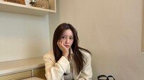 효민 SNS 노출 백팩·숄더백 화제… 디자이너 브랜드 ‘헤르마’ 눈길