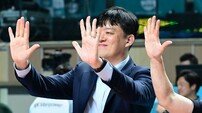 [SD 장충 인터뷰] 감독 커리어 첫 봄배구 진출 달성한 이영택 GS칼텍스 감독, “선수들이 잘해줬다…이렇게 떨리는 경기는 다시는 하고 싶지 않아”