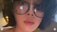 ‘2억 기부’ 에스파 윈터, 물놀이보다 책에 빠졌다 [DA★] 