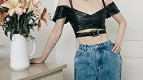 송혜교, 파격 변신…가죽 크롭톱→시스루로 고혹미 폭발 [DA★]
