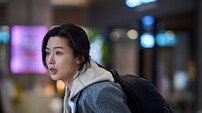 전지현, 11년 만 복귀…‘군체’ 첫 스틸부터 압도