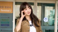 이성경, 볼하트 한 방에 끝…공항패션 또 레전드