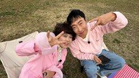 조혜련♥박명수, 핑크 커플룩 딱 맞췄다…“든든한 내 남사친”