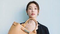최미나수, 분위기 뭐야…무심한 눈빛에 시선 압도 [화보]