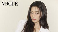 전지현, 44세 안 믿겨…올타임 레전드 비주얼 [화보]