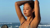 제니, 갈비뼈+골반 노출…‘파격’ 비키니 자태 [DA★]