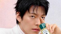 ‘신민아♥’ 김우빈, 눈빛 하나로 끝냈다…분위기 압도 [화보]