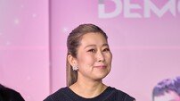 ‘케데헌’ 매기 강 감독 “2편은 아직 비밀…한국 트로트도 소개하고파”