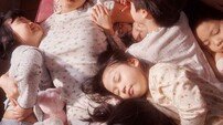 화사, 아이들에 둘러싸인 반전 무드…‘So Cute’ 궁금증 키웠다