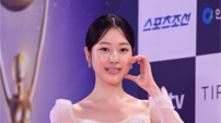 ‘장원영 언니’ 장다아, 첫 스크린 데뷔 앞두고 고백…“힘든 순간도 결국 지나가”
