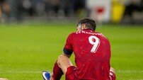 ‘북중미행 실패’ 레반도프스키, 국대 은퇴 암시 ‘폴란드 전설의 퇴장?’