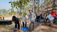완도군, 제81회 식목일 기념 ‘나무심기+반려 나무 2400본 나눔 행사’ 성료