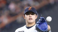 경기당 12실점 꼴…기록 희생양 된 한화 마운드, 작년 ERA 1위 위용 어디로