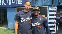 KBO 선배 페라자·후배 에르난데스…한화 ‘베네수엘라 듀오’의 시너지