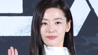 ‘슈퍼스타’의 귀환…‘군체’, 전지현 연기의 모든 스펙트럼 담겼다(종합)