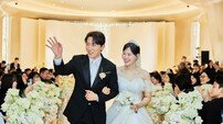 김원훈X엄지윤, 결혼식 콘셉트 통했다…웃음 넘어 3000만 원 기부까지