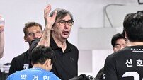 [SD 천안 인터뷰] ‘확률 0% 뒤집기’ 꿈꾸는 필립 블랑 현대캐피탈 감독, “우리의 분노는 사라지지 않아” VS ‘반전 없는 마무리’ 원하는 헤난 달 조토 대한항공 감독, “ 원한 순간에 가까워졌다! 선수라면 지금 쉬고 싶지 않을 것”