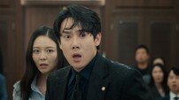 이덕화에 빙의된 유연석, 호통 치고 물벼락 맞고 수난 (신이랑 법률사무소)