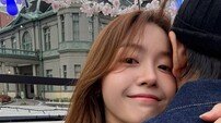 방민아, 신혼 맞네…♥온주완 품에 안겨 행복 미소 [DA★]