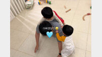 신화 에릭, 두 아들에 치였다…‘아빠 쟁탈전’ 포착 [SD셀픽]