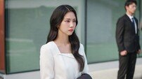 홍화연 시크해졌네, “사랑스럽기도 외롭기도” (은밀한 감사)