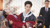 변우석, 궁궐서 쓰러진 아이유 ‘공주님 안기’…공승연 격분 (대군부인)
