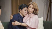 이미숙, 김원훈과 돌발 스킨십…현장 초토화 (SNL 코리아8)