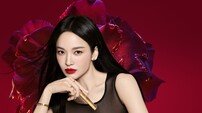 송혜교, 강렬한 레드립…발색력 시선 집중