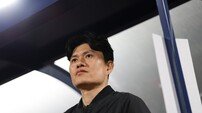“잘 안되면 바꾸는 게 감독의 역할”…‘어느새 상위권’ 정경호 감독의 확고한 철학으로 다져진 ‘공격 지역 패스 1위’ 강원의 저력