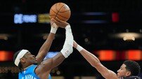 42점+83.3%의 성공률 비현실적인 에이스 SGA 앞세운 디펜딩 챔피언 오클라호마시티, NBA PO 3연승 질주