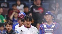 머리 쪽 사구 맞은 키움 박수종, 병원 검진…영점 엇나간 미야지는 교체