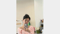 수지 다리 찢기 잘 하네…여신미모+귀여움은 보너스 [DA★]