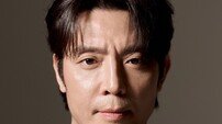 김주헌 새 프로필 공개…송강·이준영 ‘포핸즈’로 안방 복귀