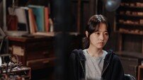 박보영, 금괴 쥐었다…‘골드랜드’, 강렬한 출발 [OOTD]