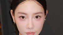 클라라 파격美 또…입었지만 아찔하다 [DA★]