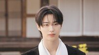 187cm 변우석, 옷태가 다 했다…‘대군’ 패션 화제