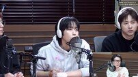 B1A4 산들 “‘스타킹’ 맨 뒷줄 고충…허벅지 꼬집으며 촬영” (두데)