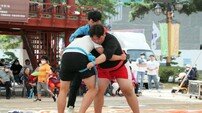 어린이날 모래판 달궜다…안동민속씨름대회, 축제 피날레 장식