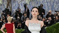 한복 미학부터 클래식 수트까지…카리나·닝닝·안효섭, 멧갈라 데뷔