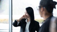 신혜선, 딱밤 한 방 터졌다…직장인 사이다 제대로 쐈다 (은밀한 감사)
