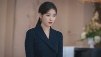 아이유, 변우석 위해 무릎까지 꿇다? 눈물로 호소 (21세기 대군부인)