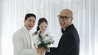 홍석천, ‘아빠 미소’ 터졌다…입양 딸♥예비 사위와 웨딩촬영 [SD셀픽]